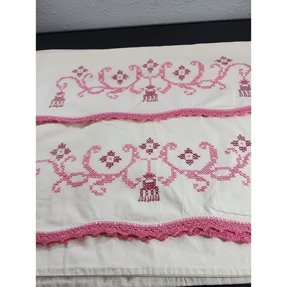 PAIR OF VINTAGE WHITE‎ PILLOWCASES WITH PINK DESIGN HAND EMBROIDERY CROSS STITCH